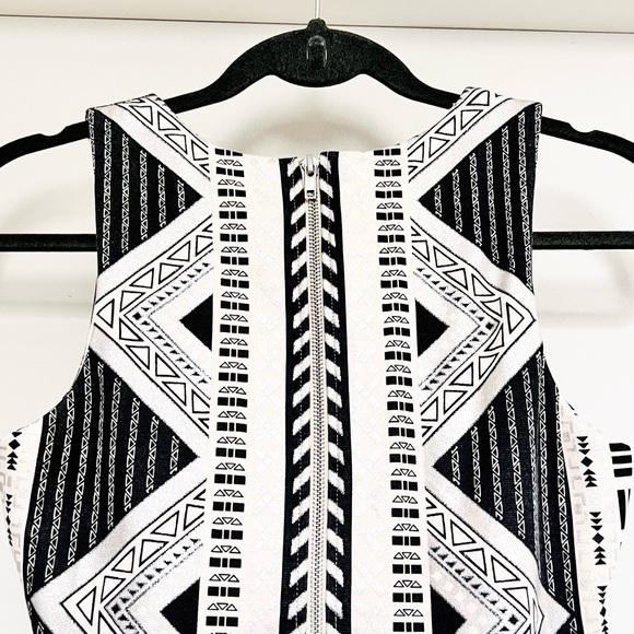NWOT Charlotte Russe Small Tribal Print Bodycon Dress - Picture 4 of 13